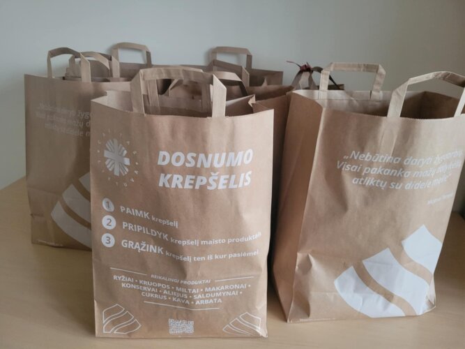 Tauragės apylinkės teismo kolektyvas prisidėjo prie Lietuvos Carito iniciatyvos „Dosnumo krepšelis“